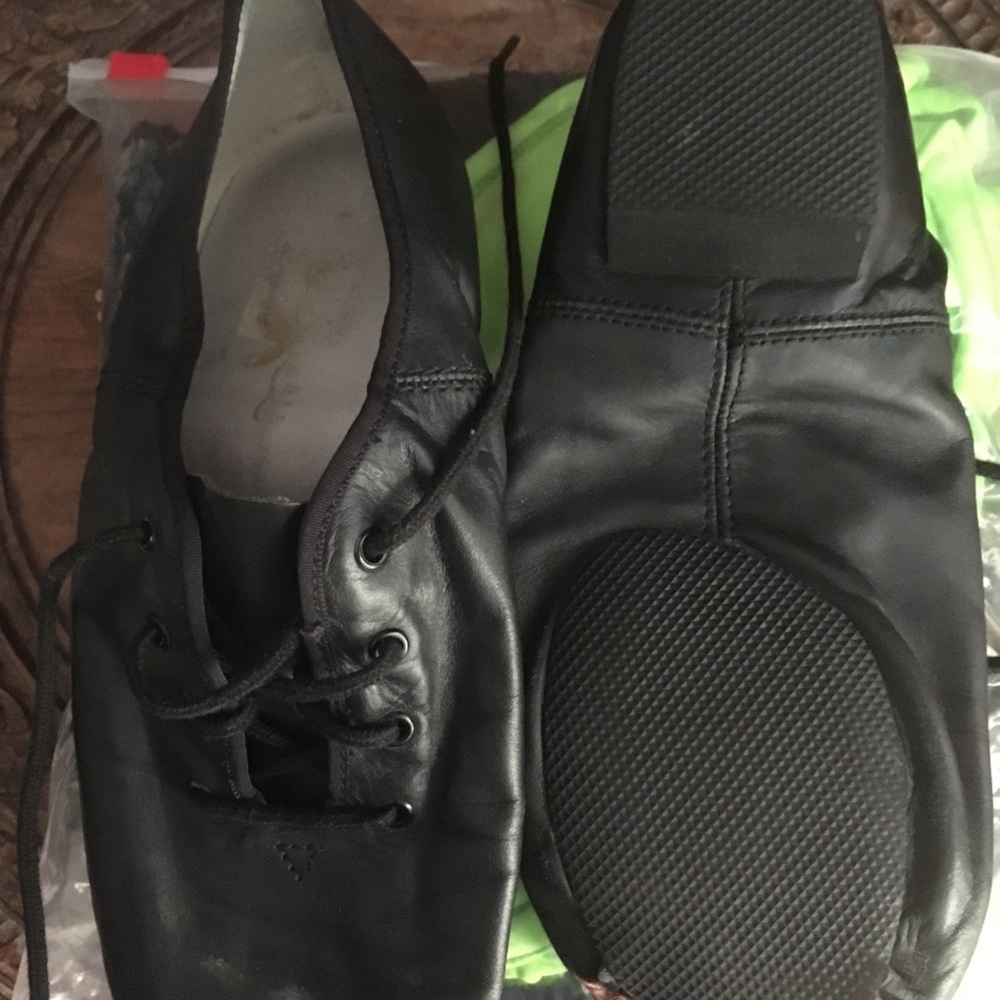 DANCE SHOES  SZ 7 BLACK AND COSTUME NEW